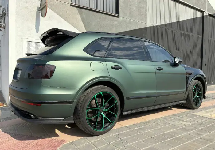 Bentley · filo verde a medida